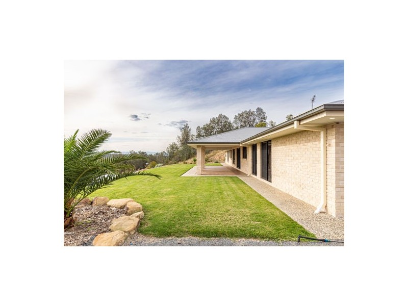 8 Twilight Court, Withcott QLD 4352