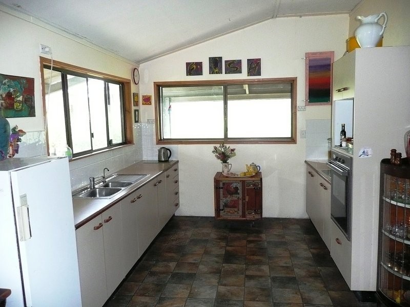 215 BARTLEYS ROAD, Spring Creek QLD 4343
