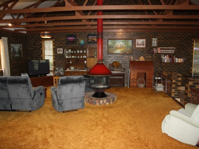 19 Meadows Road, Withcott QLD 4352