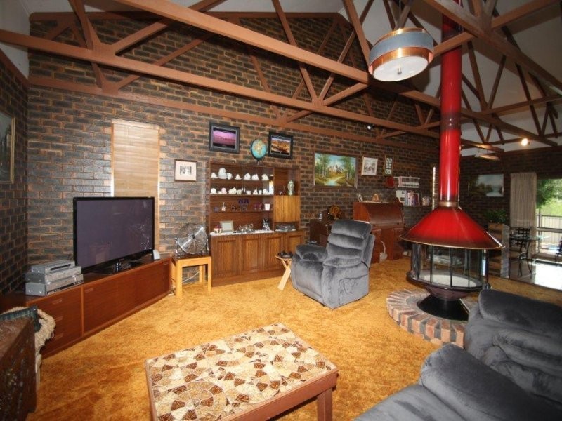 19 Meadows Road, Withcott QLD 4352