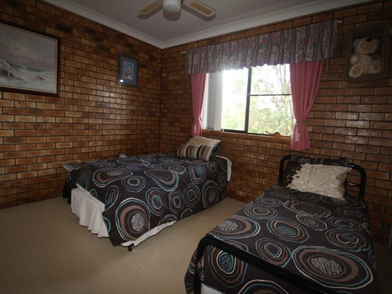 19 Meadows Road, Withcott QLD 4352