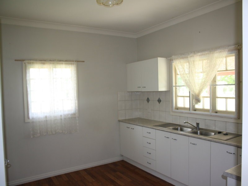 17 Macintyre Street, Leyburn QLD 4365