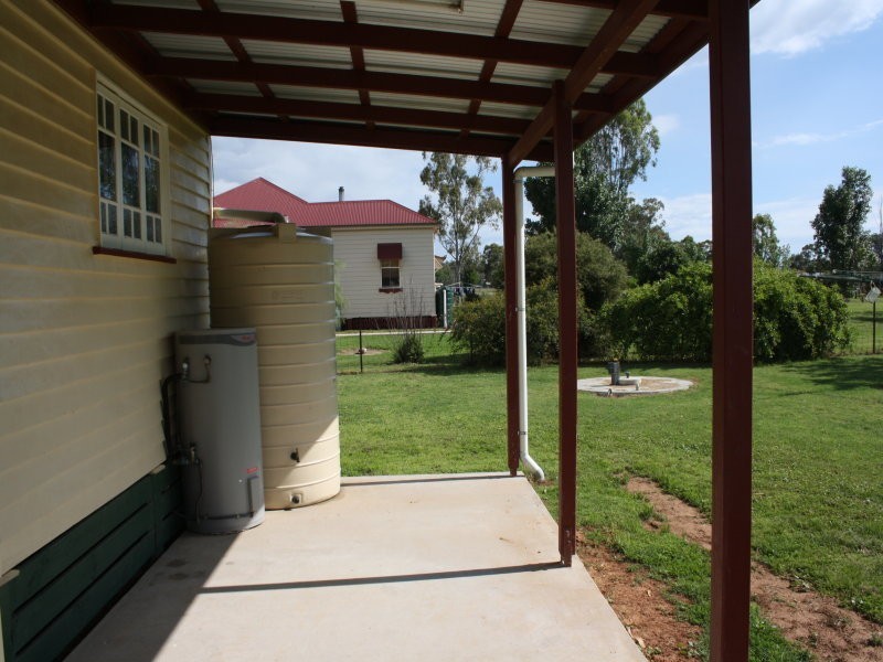 17 Macintyre Street, Leyburn QLD 4365