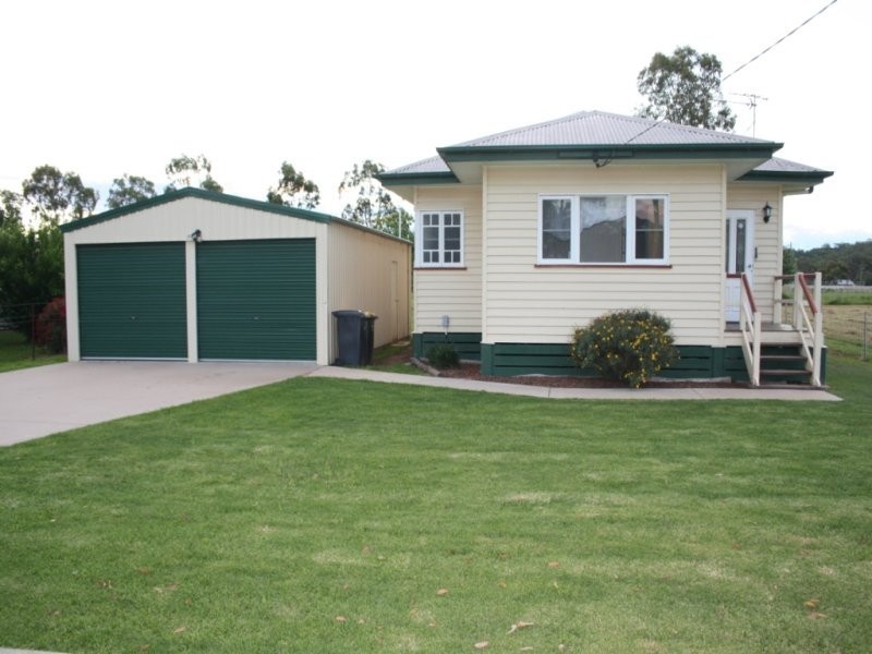 17 Macintyre Street, Leyburn QLD 4365