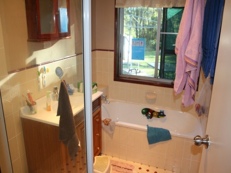 16 Airforce Road, Helidon QLD 4344