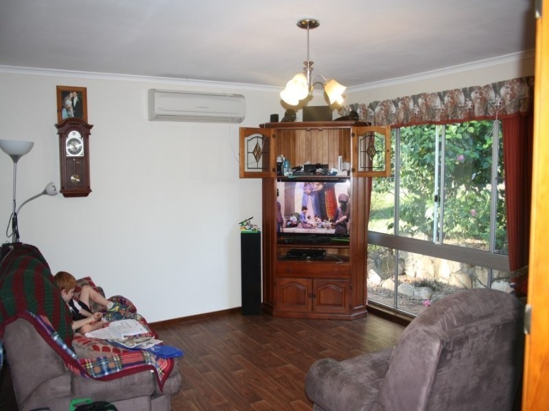 16 Airforce Road, Helidon QLD 4344