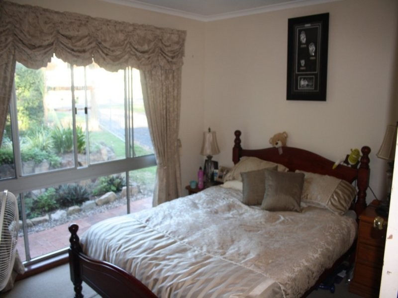 16 Airforce Road, Helidon QLD 4344