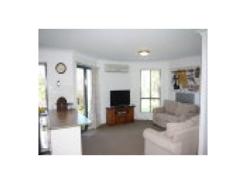 Unit 1 / 1 Diamantina Drive, Glenvale QLD 4350
