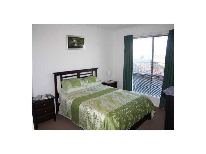 Unit 1 / 1 Diamantina Drive, Glenvale QLD 4350