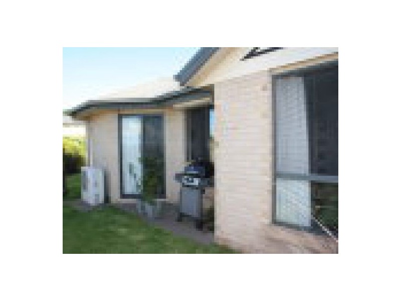 Unit 1 / 1 Diamantina Drive, Glenvale QLD 4350