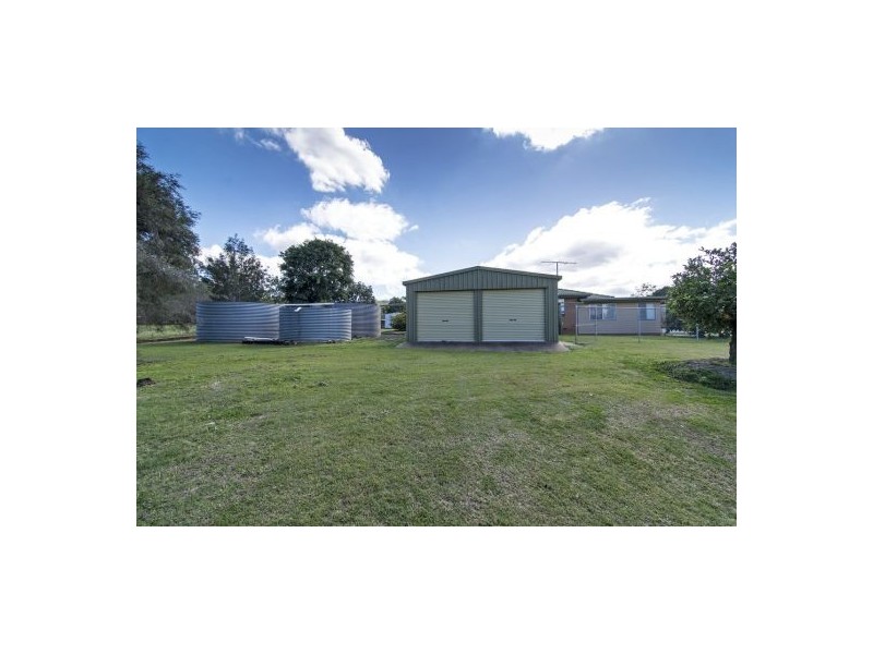 1 Meadows Drive, Withcott QLD 4352