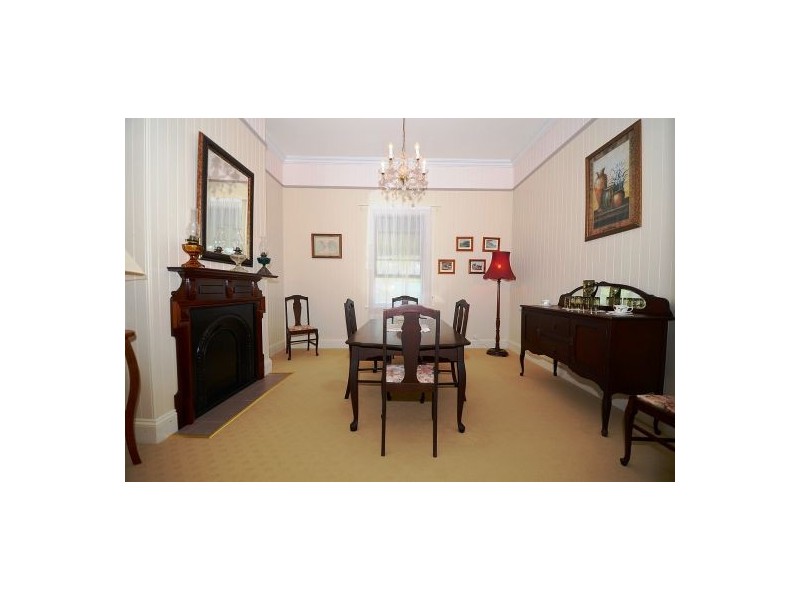 1 Cockatoo Court, Regency Downs QLD 4341