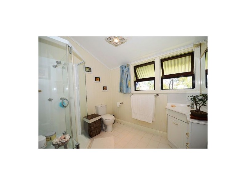 1 Cockatoo Court, Regency Downs QLD 4341