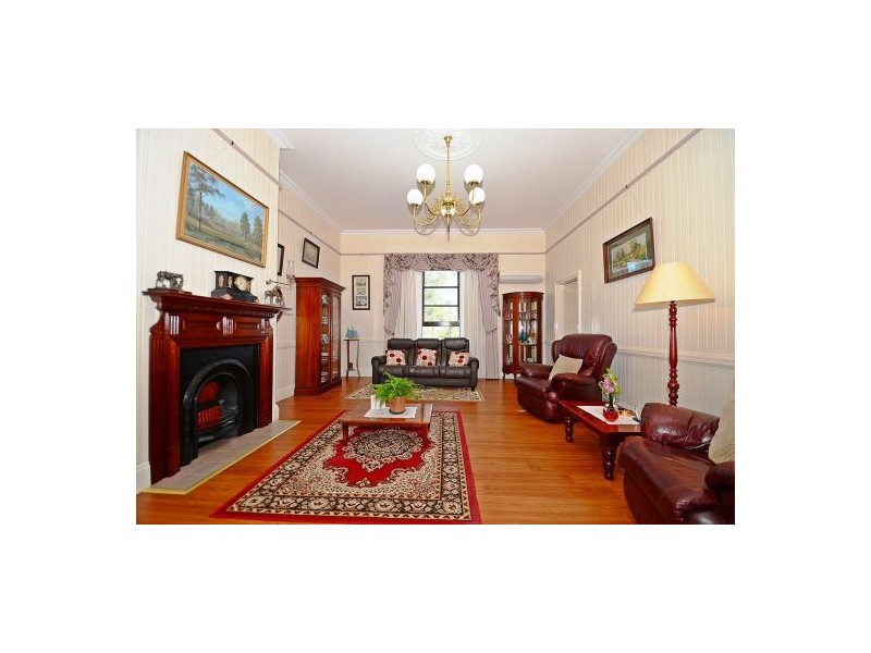 1 Cockatoo Court, Regency Downs QLD 4341