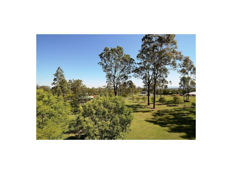 1 Cockatoo Court, Regency Downs QLD 4341