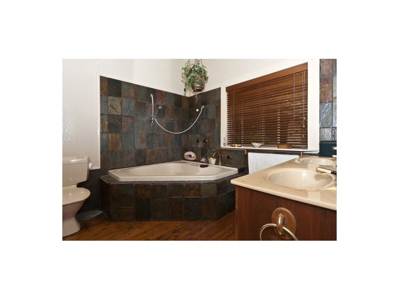 57 Penfolds Rd, Murphys Creek QLD 4352