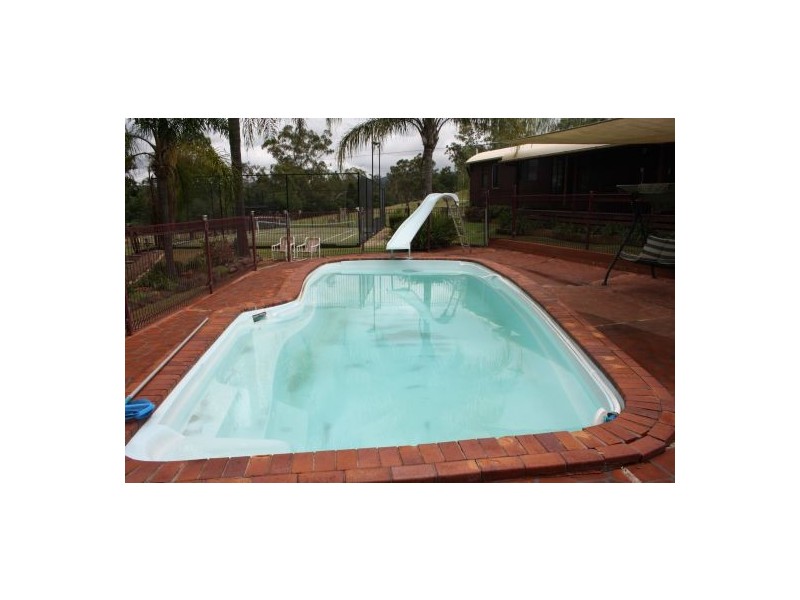 57 Penfolds Rd, Murphys Creek QLD 4352