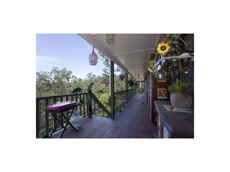 3 Clive Cres, Withcott QLD 4352