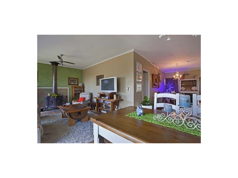 3 Clive Cres, Withcott QLD 4352