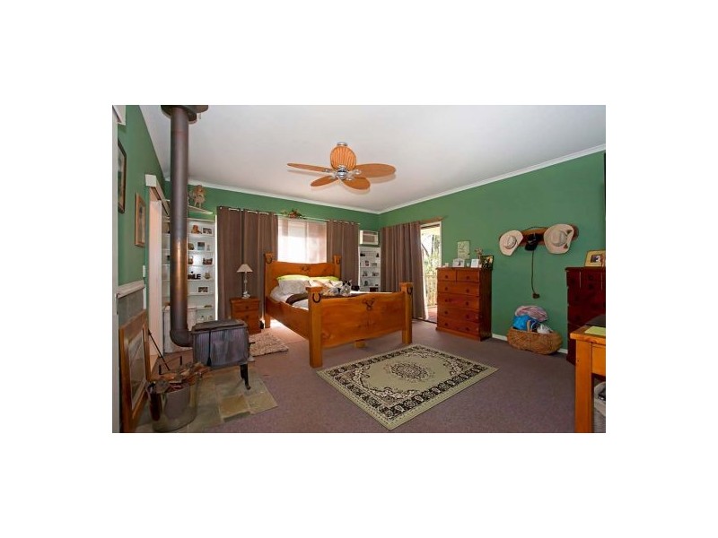 3 Clive Cres, Withcott QLD 4352