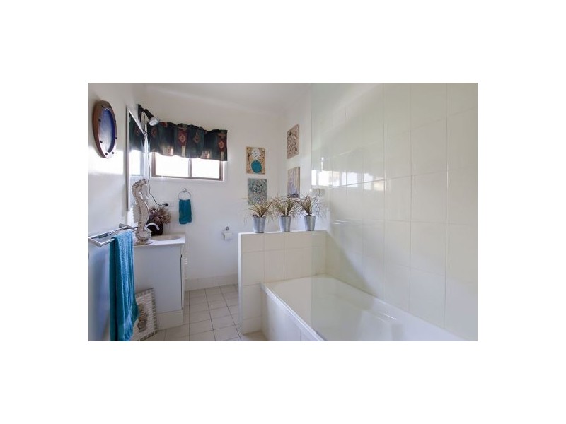 3 Clive Cres, Withcott QLD 4352