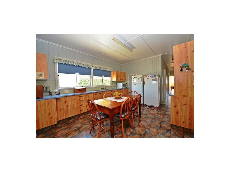 110 School Road, Upper Tenthill QLD 4343