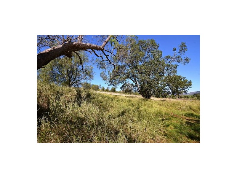 110 School Road, Upper Tenthill QLD 4343