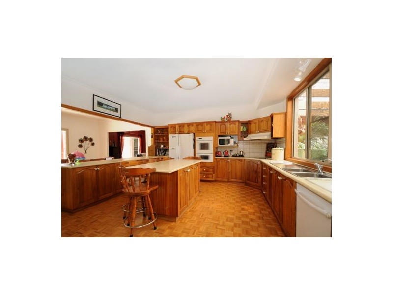 32 Mccanns Road, Murphys Creek QLD 4352