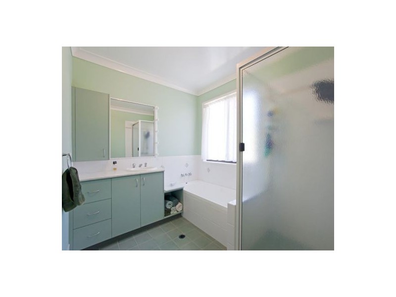 4 Belmore Drive, Withcott QLD 4352
