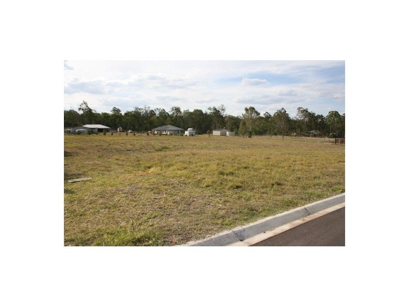 7 Kimdonn Dve, Withcott QLD 4352