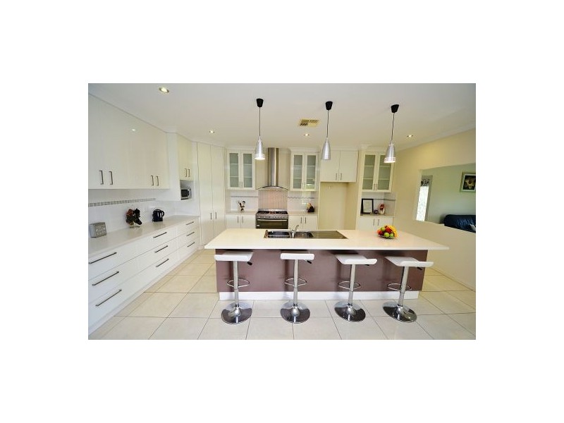 1 Appleby Close, Kensington Grove QLD 4341