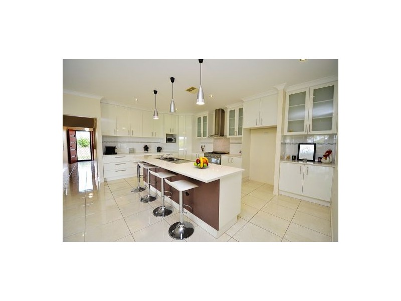 1 Appleby Close, Kensington Grove QLD 4341