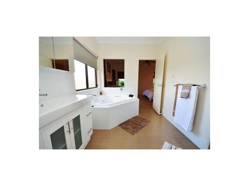 1 Appleby Close, Kensington Grove QLD 4341