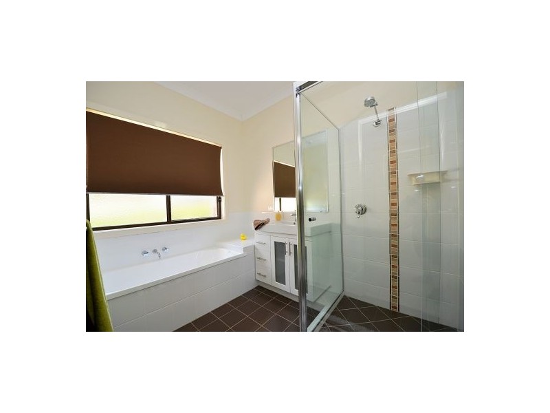 1 Appleby Close, Kensington Grove QLD 4341