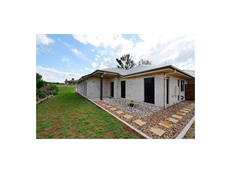 1 Appleby Close, Kensington Grove QLD 4341