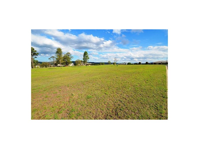 1 Thompson Crescent, Kensington Grove QLD 4341