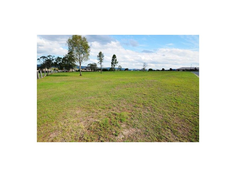 1 Thompson Crescent, Kensington Grove QLD 4341
