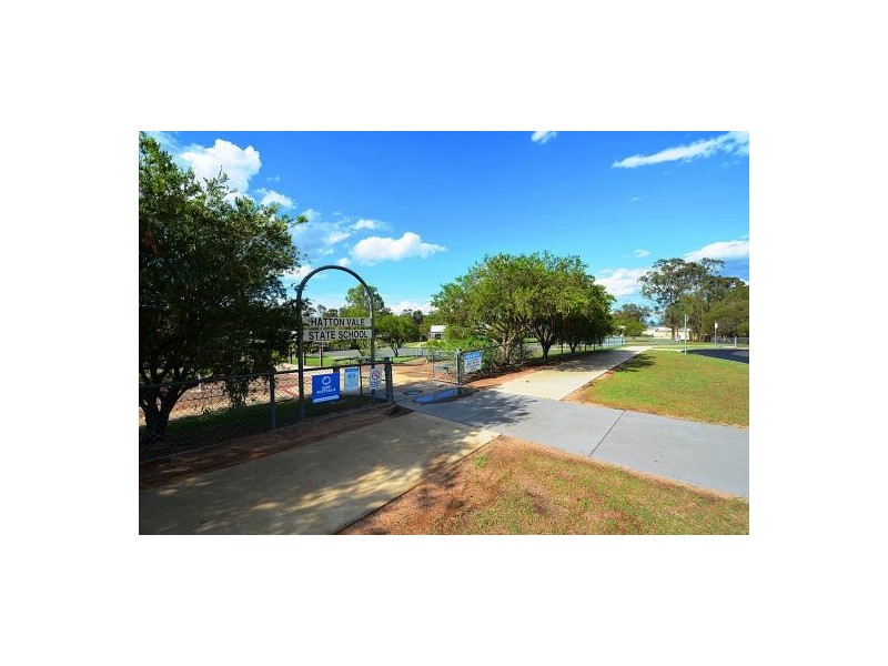 1 Thompson Crescent, Kensington Grove QLD 4341