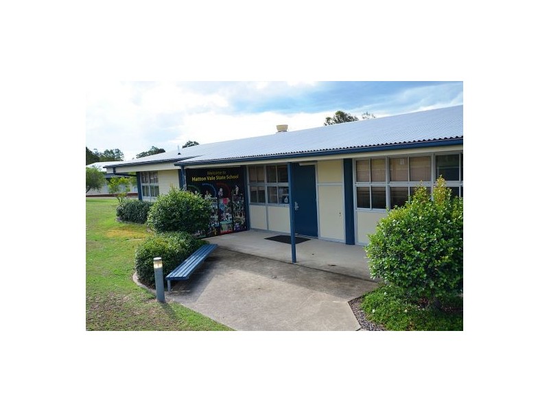 1 Thompson Crescent, Kensington Grove QLD 4341