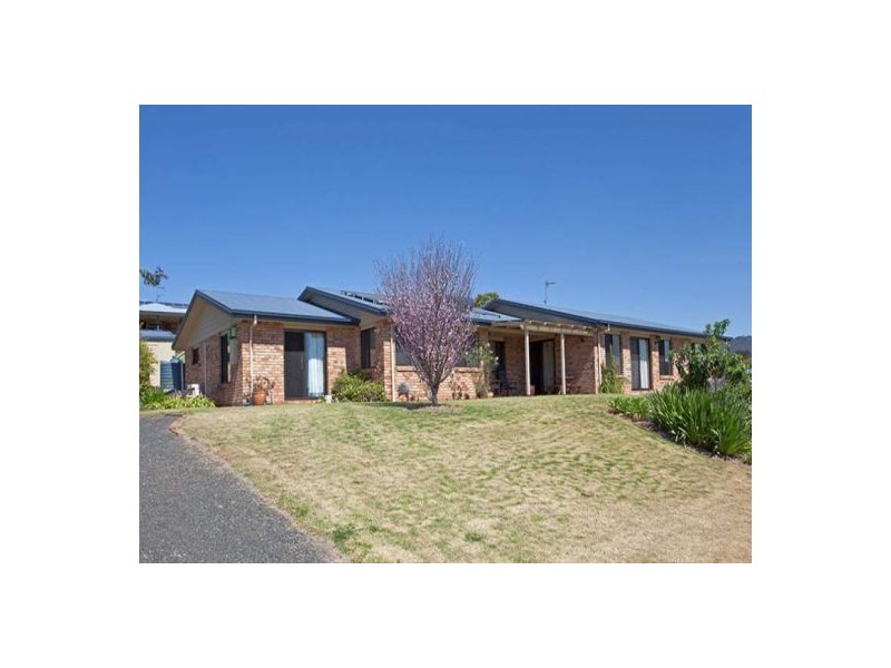 4 Belmore Drive, Withcott QLD 4352