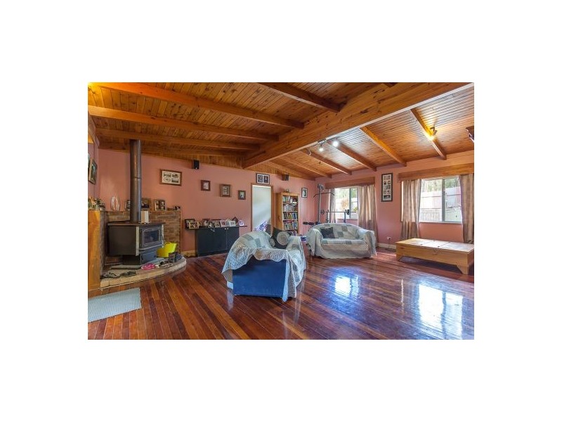 715 Murphys Creek Road, Upper Lockyer QLD 4352