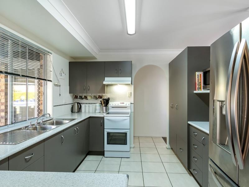 110 Kilsay Cres, Meadowbrook QLD 4131