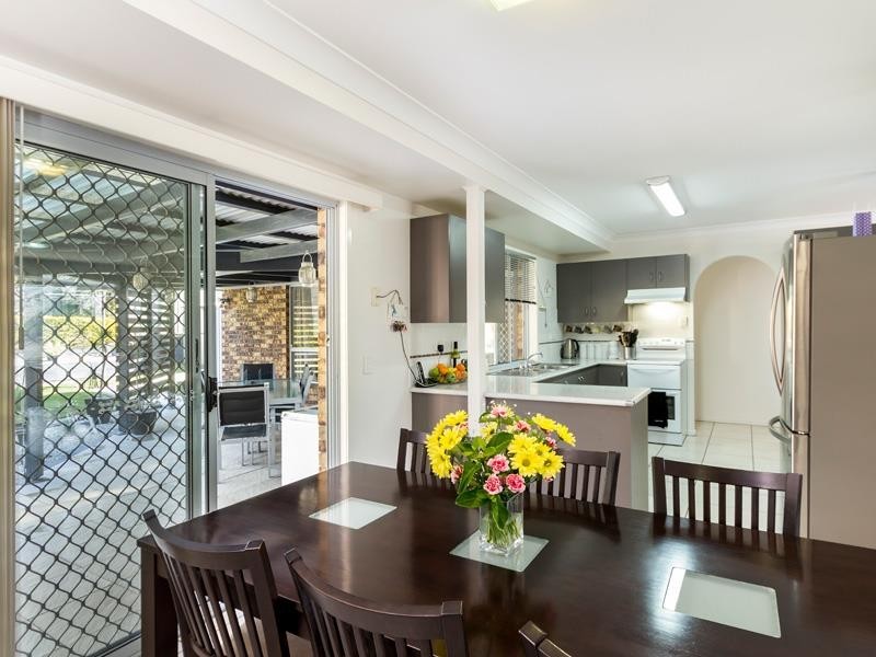 110 Kilsay Cres, Meadowbrook QLD 4131