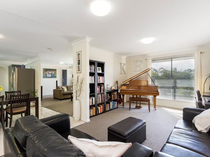 110 Kilsay Cres, Meadowbrook QLD 4131