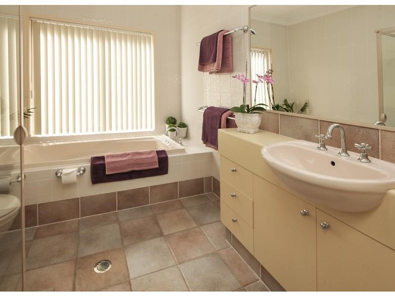 49 ADELONG Rd, Shailer Park QLD 4128