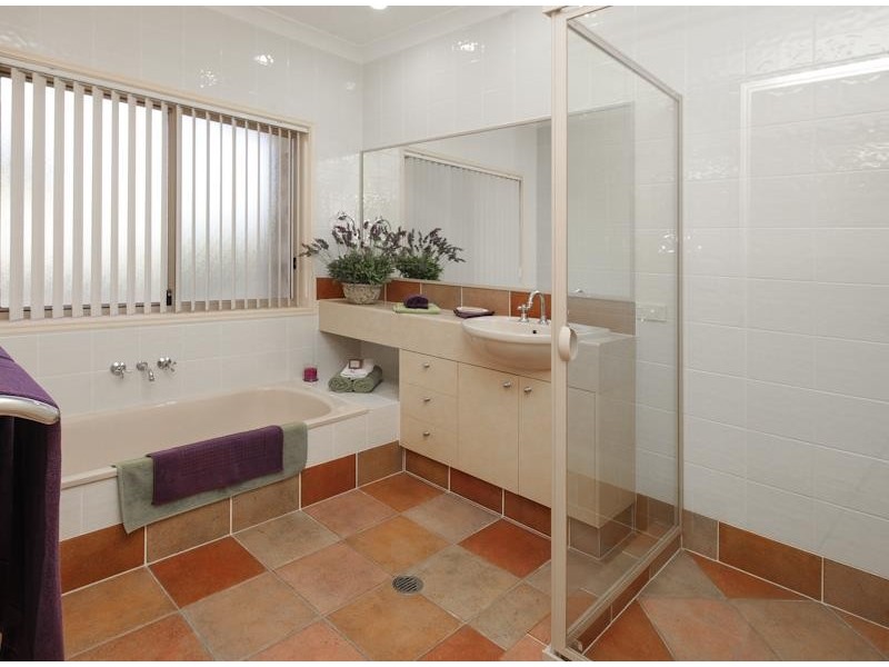 49 ADELONG Rd, Shailer Park QLD 4128