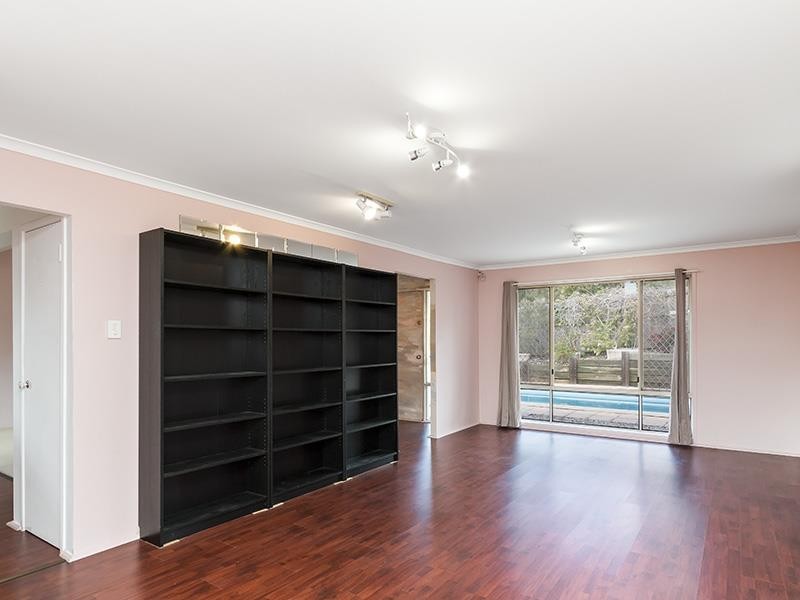 3 Selangor Ct, Tanah Merah QLD 4128