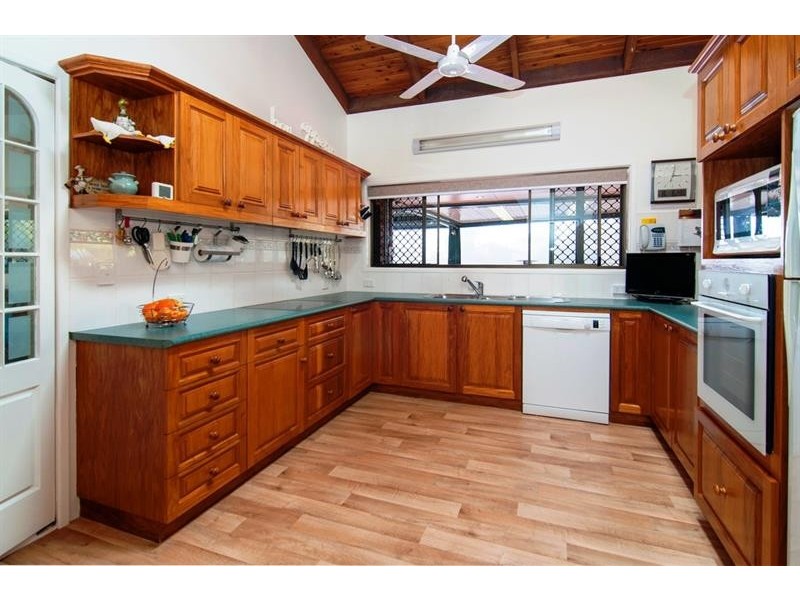 3 Bates St, Springwood QLD 4127