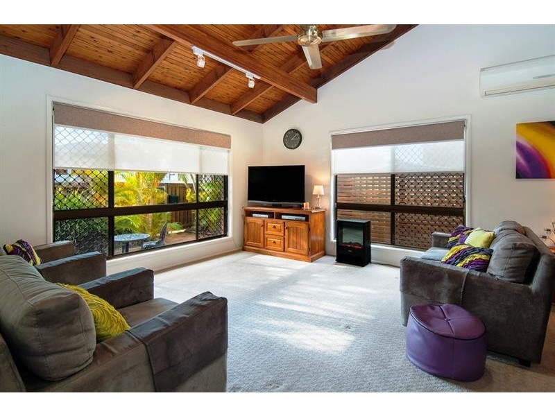 3 Bates St, Springwood QLD 4127