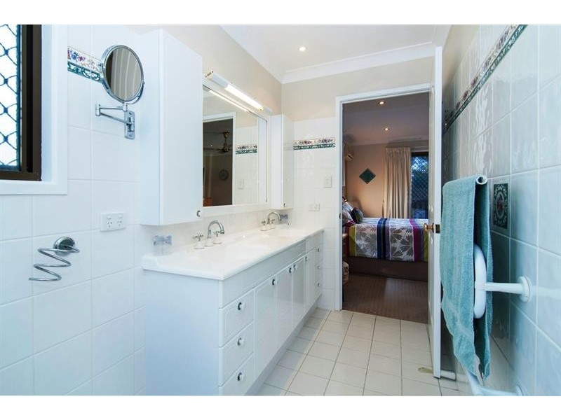 3 Bates St, Springwood QLD 4127